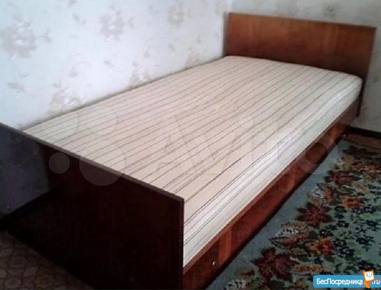 Кровати б у цена. Кровать полуторка СССР. Кровать односпальная Советская. Советская одноместная кровать. Кровать односпальная Старая.