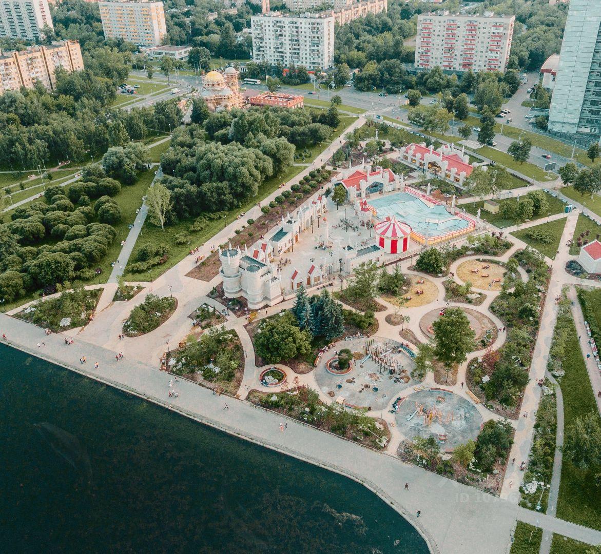 Замок в гольяново на пруду