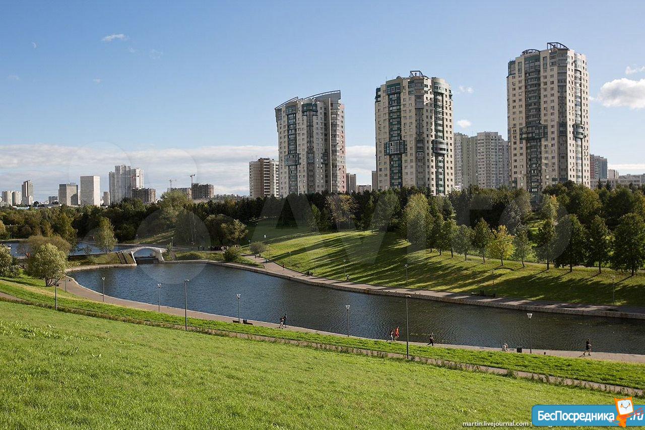 Тропарево. Парк Тропарево-Никулино. Парк олимпийской деревни в Тропарево-Никулино. Парк олимпийской деревни Юго Западная. Парк Никулино в Москве.